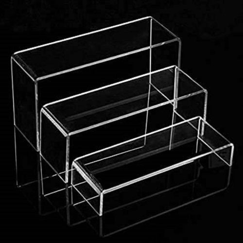 ke mica trung bay san pham