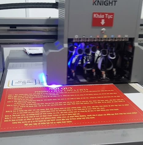 Bảng Giá In UV Trên Mica Mới Nhất 2026